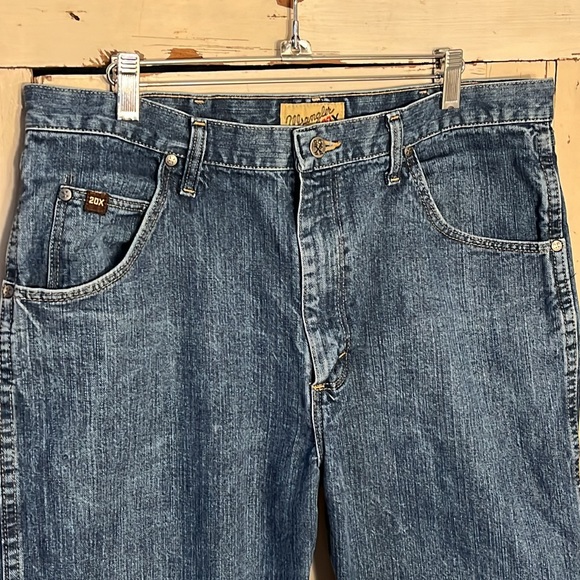 Men’s Wrangler 20X Style 23 Relaxed Straight Leg Size 36 x 32 - Picture 2 of 11